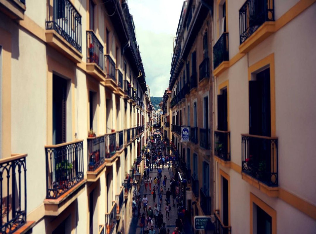 How to Capture Genuine Moments: A Guide to Natural Beach Portraits